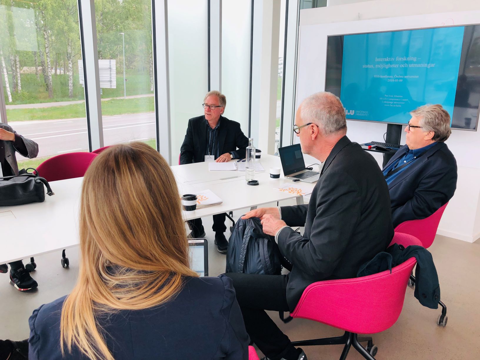 Erik Lindhult inleder SIRAs paneldebatt om interaktiv forskning.