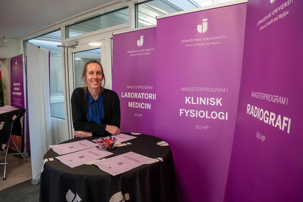 Anna Bjällmark, programme manager for radiography was attending the career day talking about master stuidies at HHJ.