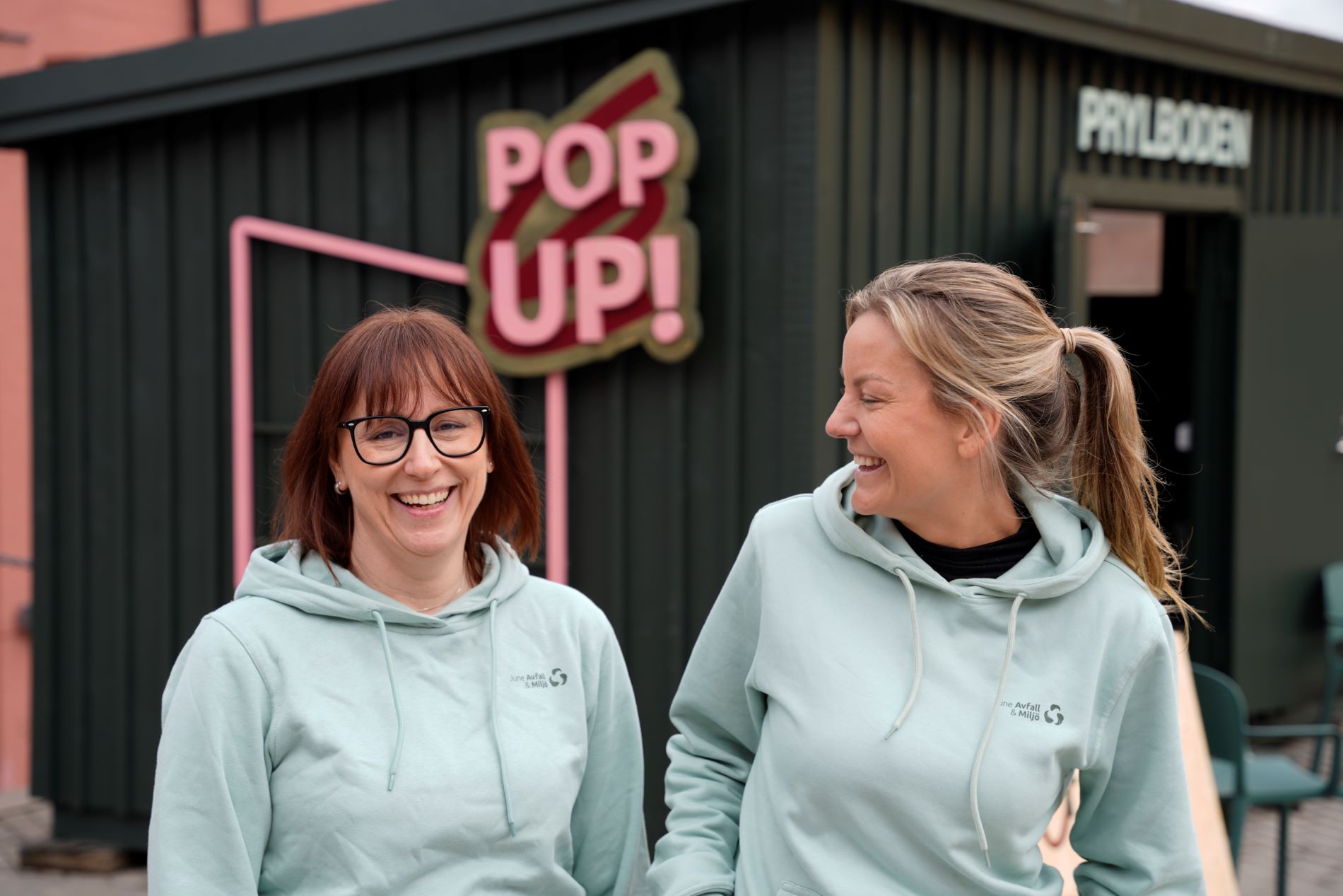 Marina Sahlstedt och Elin Wetter på June Avfall & Miljö.