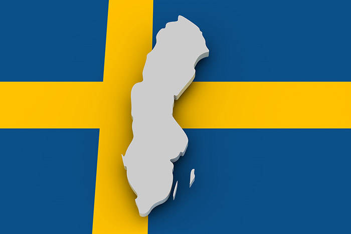 Sveriges flagga med konturen av Sverige ovanpå